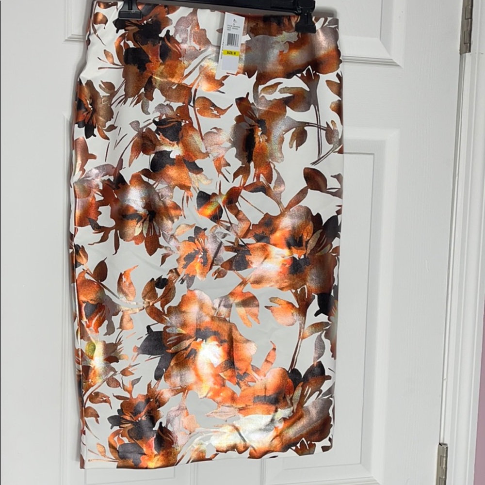 BRAND NEW SKIRT W/ TAG 🏷